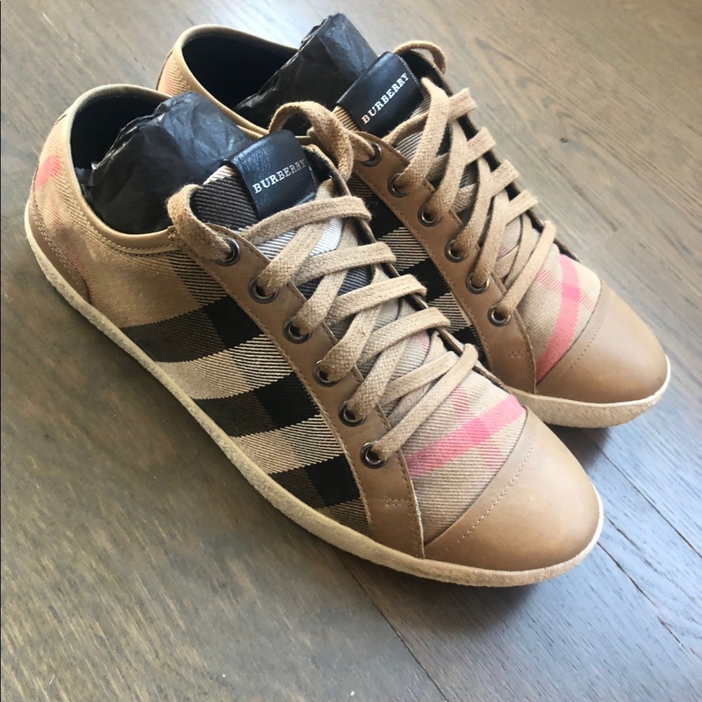 Never worn Burberry sneakers